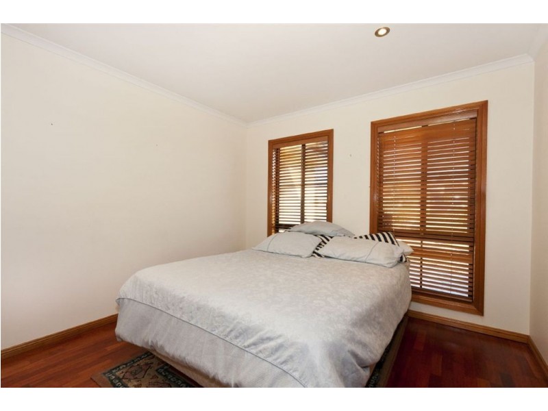 54 Crommelin Crescent, St Helens Park NSW 2560