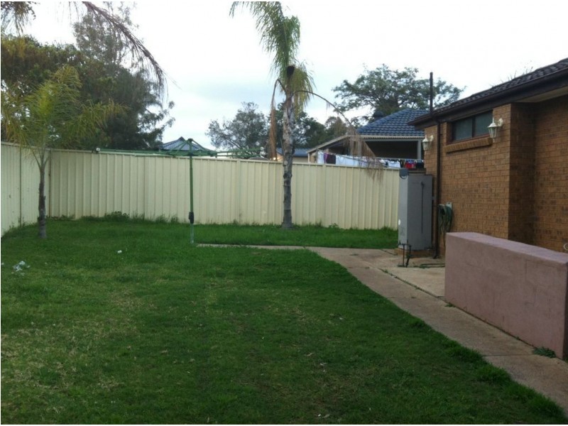 43 Othello Ave, Rosemeadow NSW 2560