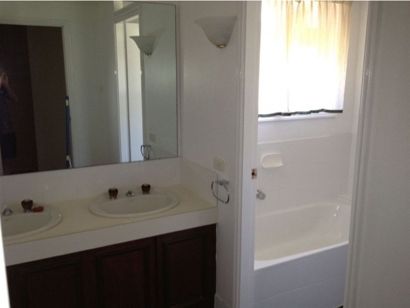 22 Ardrossen Crescent,, St Andrews NSW 2566