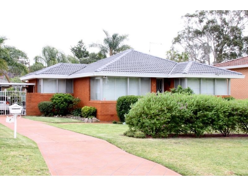 7 Manning Street, Campbelltown NSW 2560