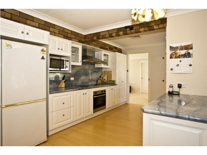276 st johns rd, Bradbury NSW 2560