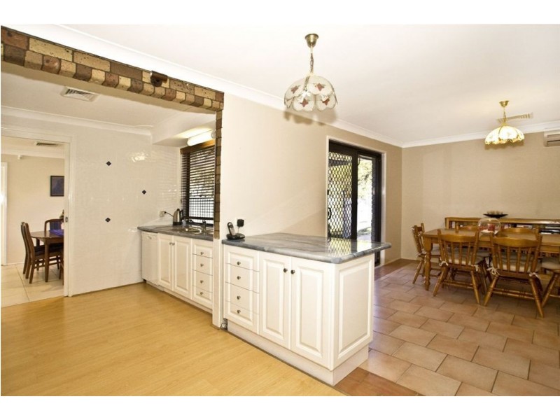 276 st johns rd, Bradbury NSW 2560