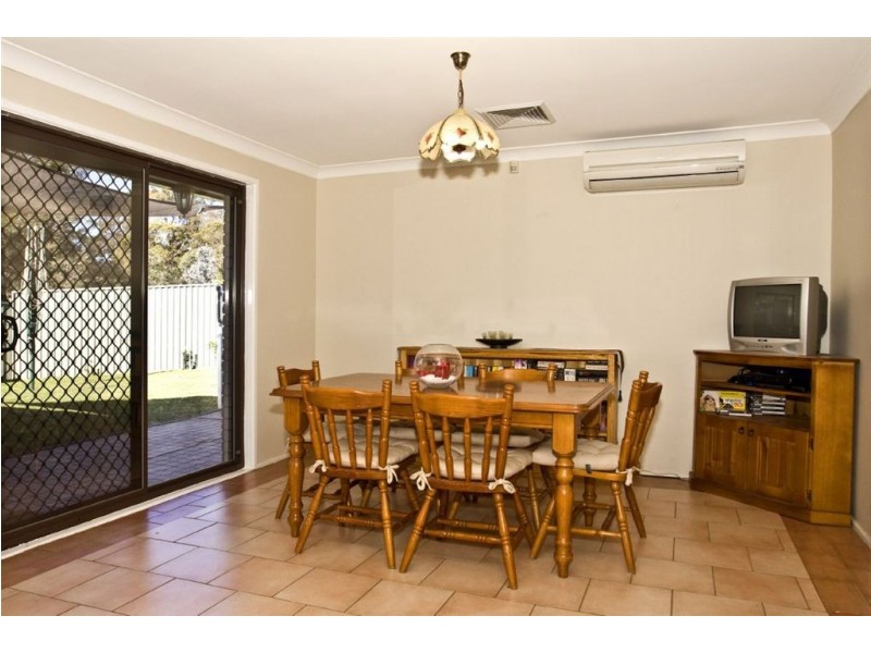 276 st johns rd, Bradbury NSW 2560