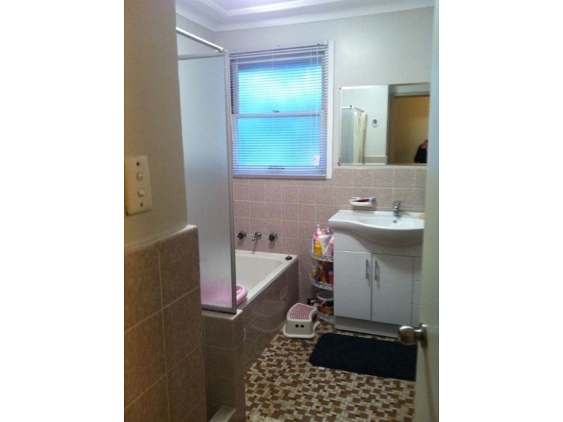 10 Lewis Street, Bradbury NSW 2560