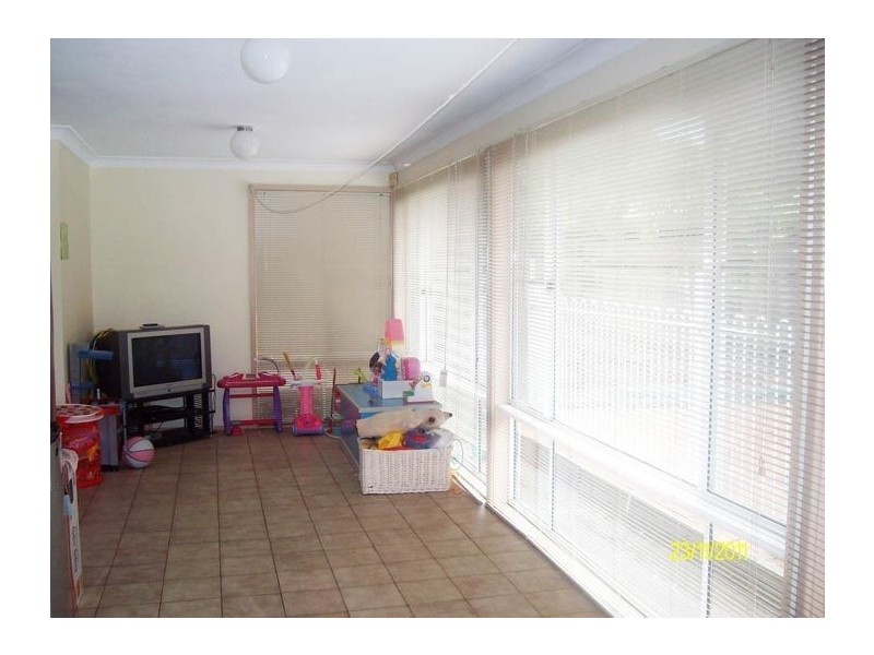 10 Lewis Street, Bradbury NSW 2560