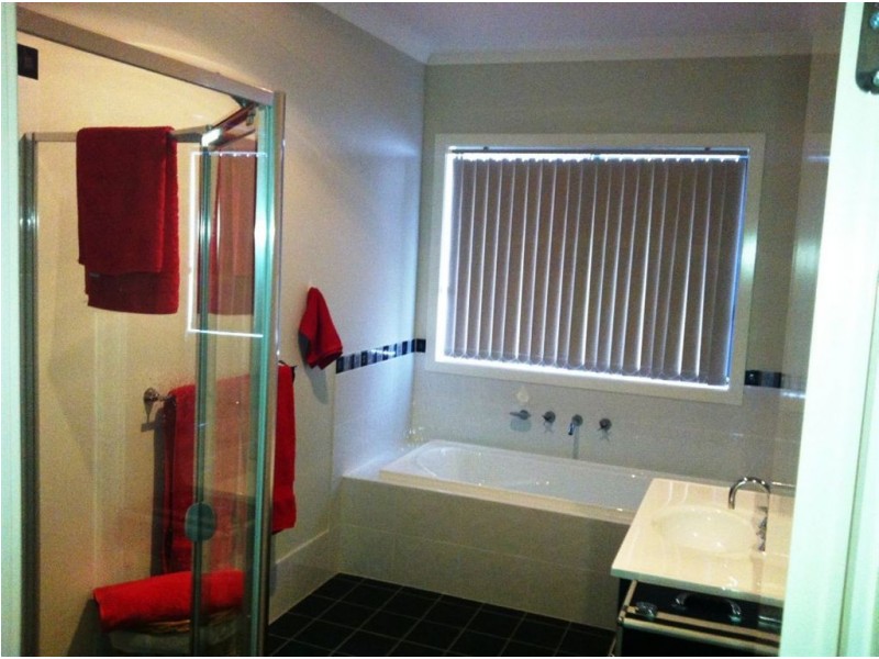 25 Montazah St, Spring Farm NSW 2570