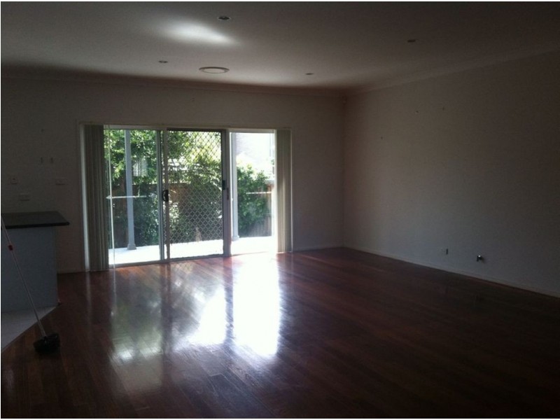 7 Carlton Road, Campbelltown NSW 2560