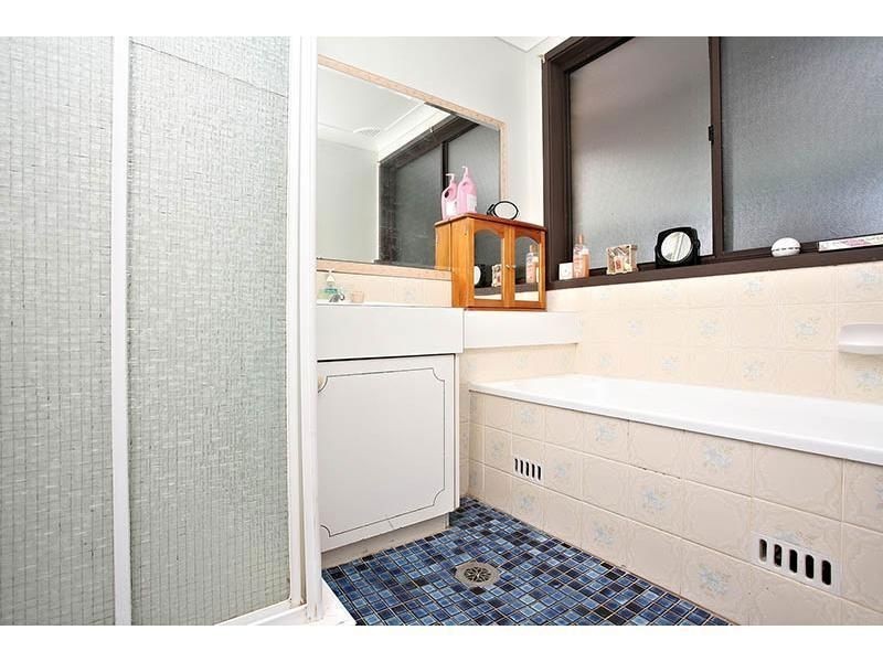 5 Linum Pl, Macquarie Fields NSW 2564