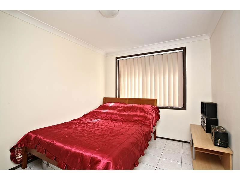 5 Linum Pl, Macquarie Fields NSW 2564