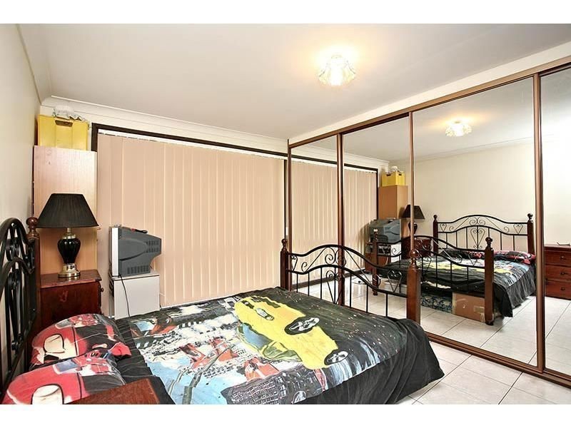 5 Linum Pl, Macquarie Fields NSW 2564