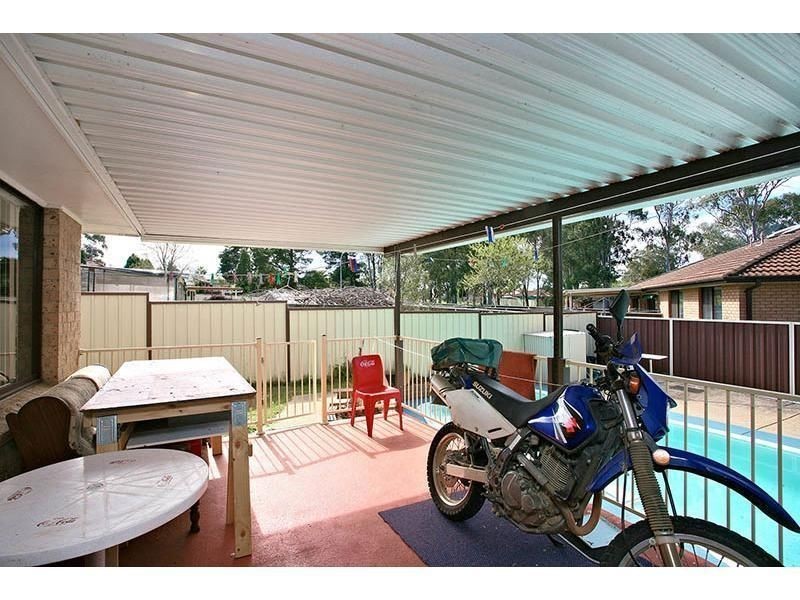 5 Linum Pl, Macquarie Fields NSW 2564