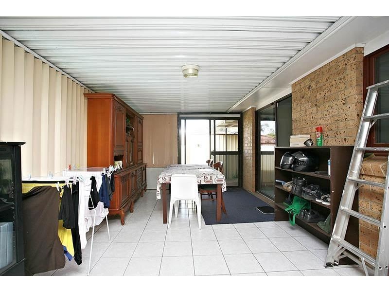 5 Linum Pl, Macquarie Fields NSW 2564