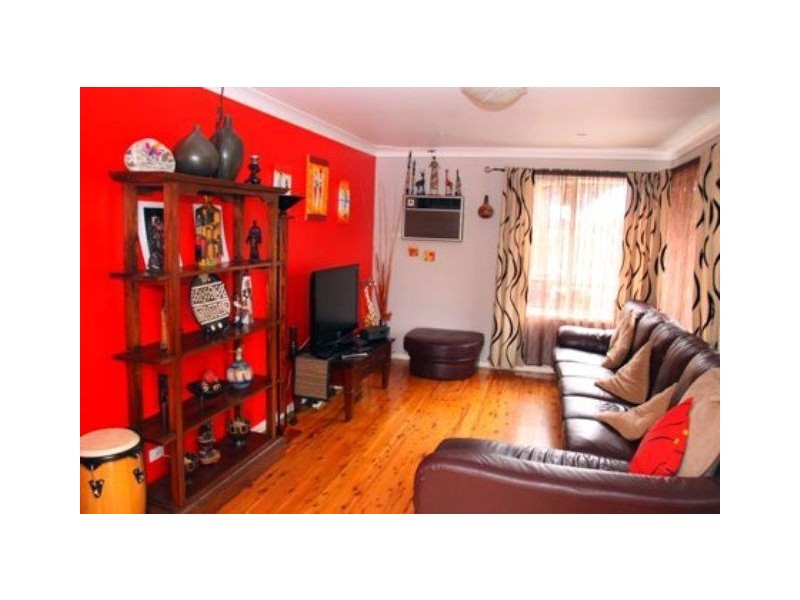 9 Reiby Place, Bradbury NSW 2560