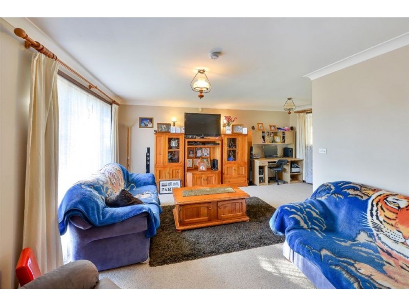 15 Jessica Place, Rosemeadow NSW 2560