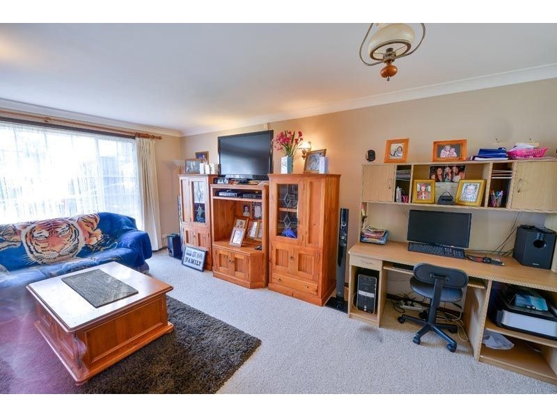 15 Jessica Place, Rosemeadow NSW 2560