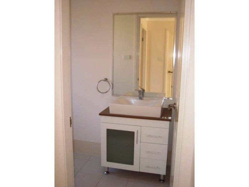 18 Hampshire Boulevard, Spring Farm NSW 2570