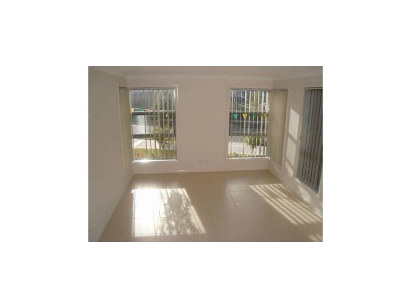 18 Hampshire Boulevard, Spring Farm NSW 2570