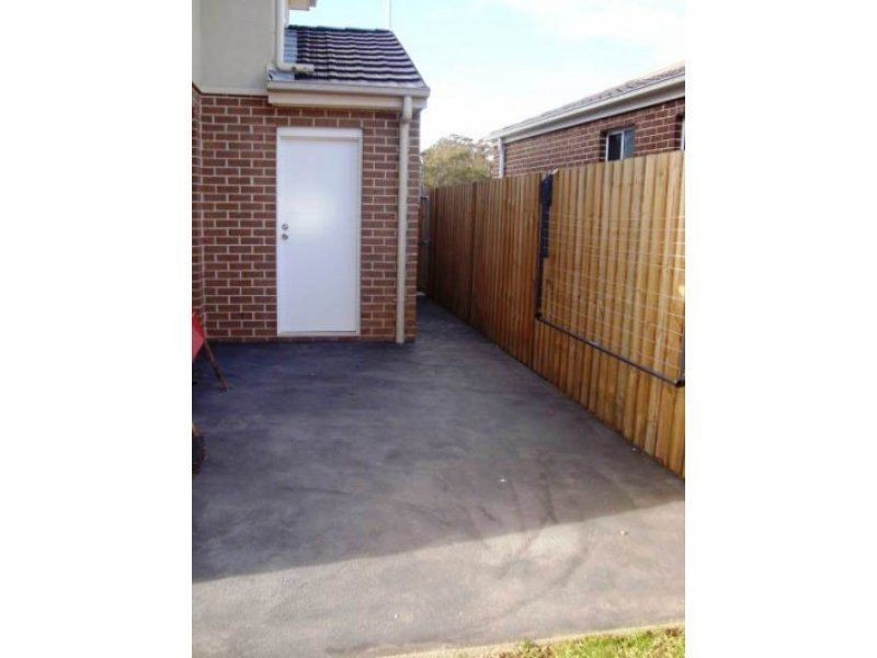 18 Hampshire Boulevard, Spring Farm NSW 2570
