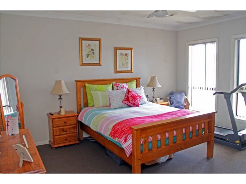 25 Montazah St, Spring Farm NSW 2570