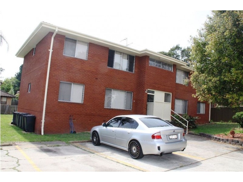 8 Condamine St, Campbelltown NSW 2560