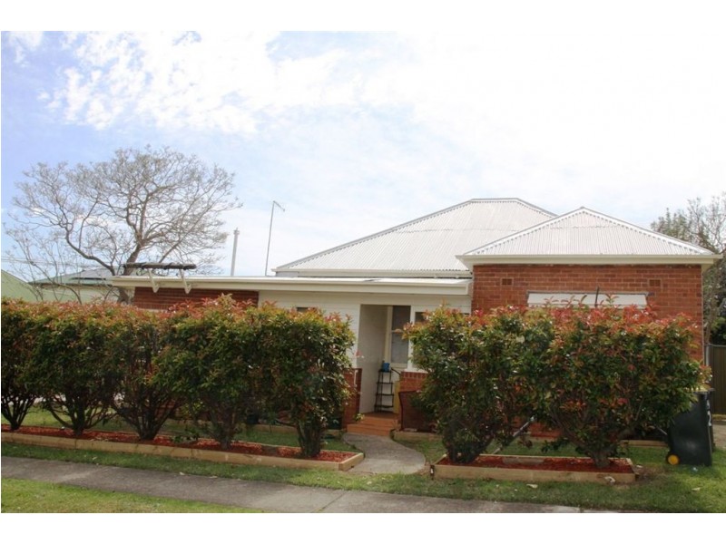 8 Condamine St, Campbelltown NSW 2560