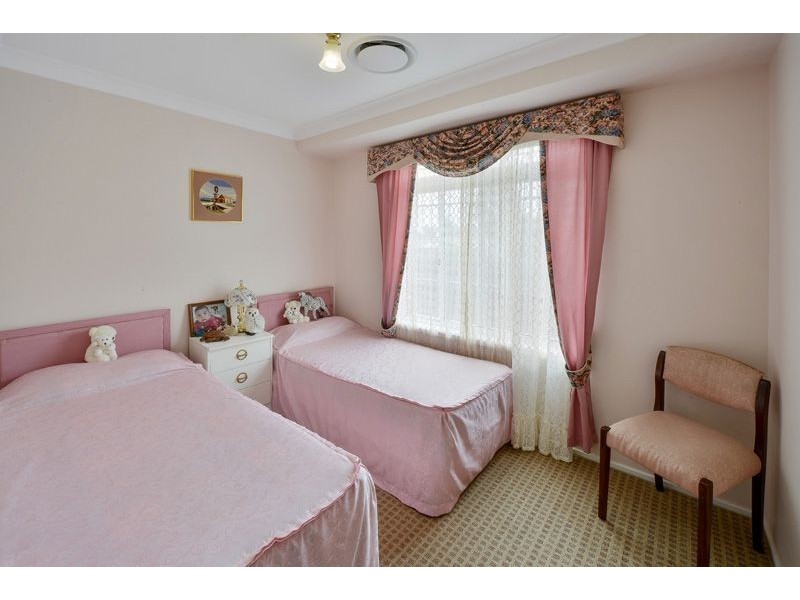 8 Briggs Place, St Helens Park NSW 2560