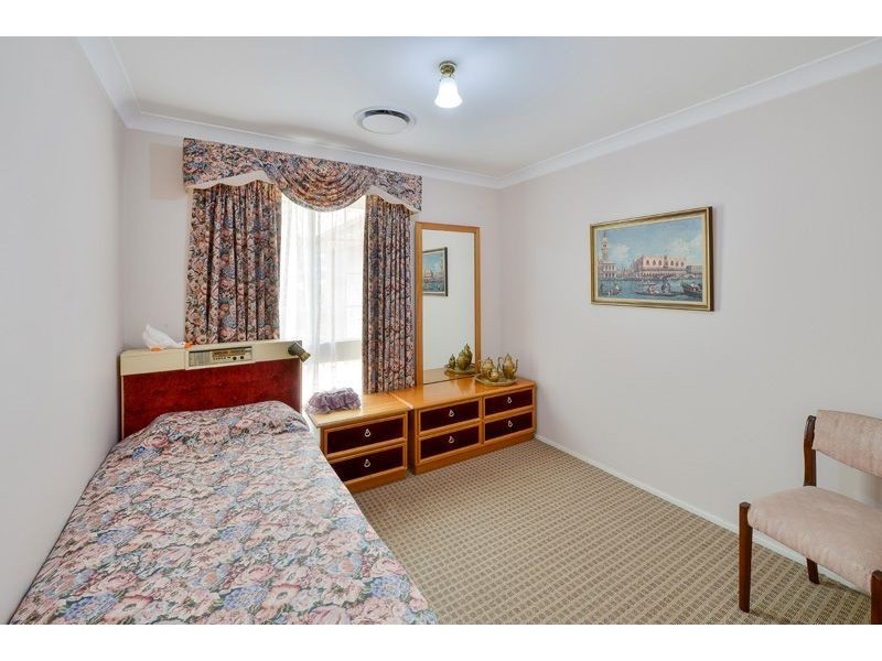 8 Briggs Place, St Helens Park NSW 2560