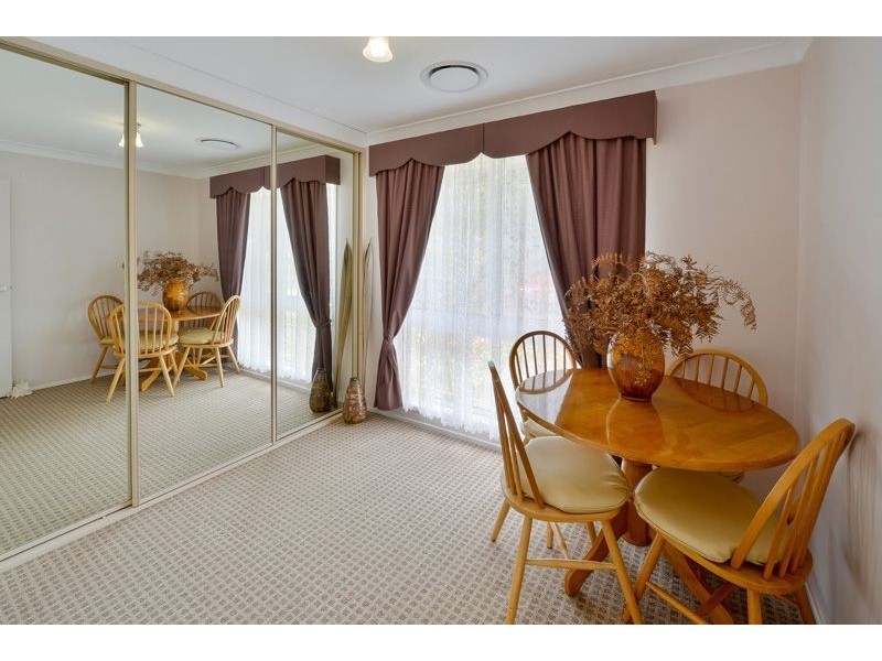 8 Briggs Place, St Helens Park NSW 2560