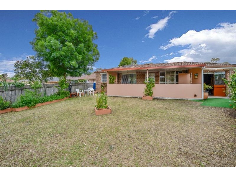 8 Briggs Place, St Helens Park NSW 2560