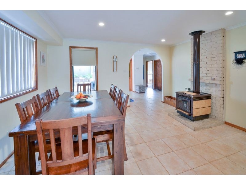 14 Lightwood St, Ambarvale NSW 2560