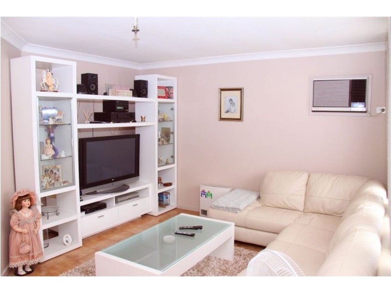 9 Roderigo Close, Rosemeadow NSW 2560