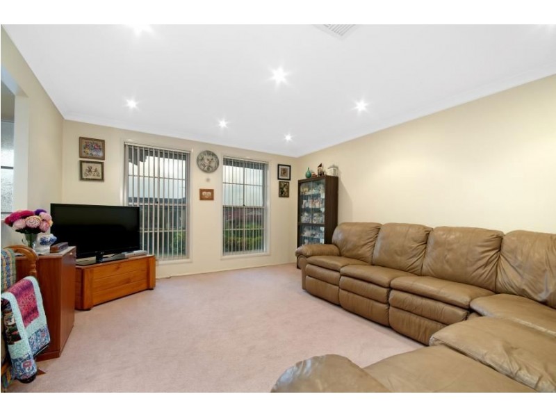 17B Baynton Place, St Helens Park NSW 2560