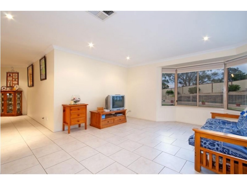 17B Baynton Place, St Helens Park NSW 2560