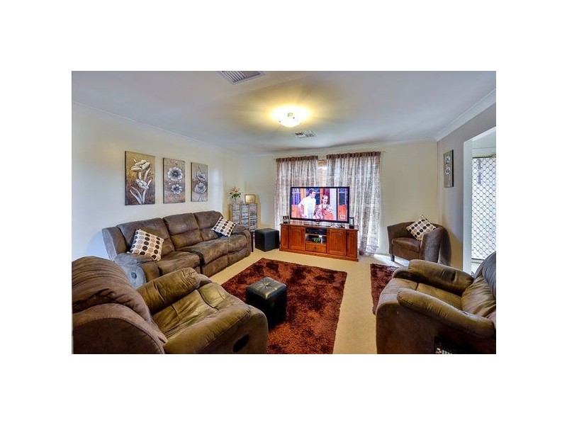 2/4 Moss Place, St Helens Park NSW 2560