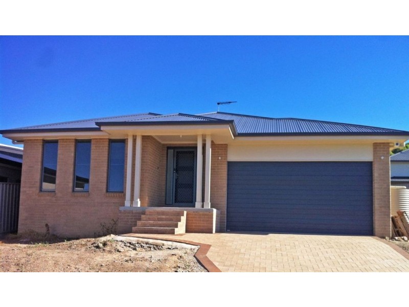 10 Indigofera Place, Mount Annan NSW 2567
