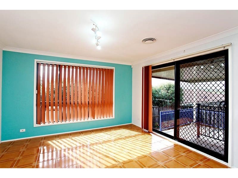 137 Holdsworth Drive, Mount Annan NSW 2567