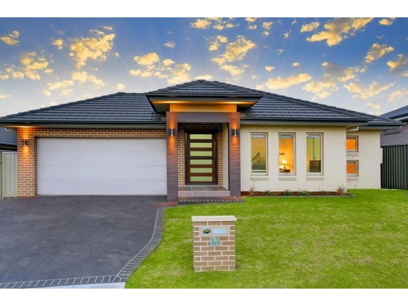 33 Swansona Avenue, Mount Annan NSW 2567