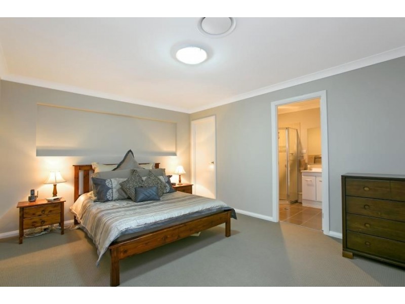 33 Swansona Avenue, Mount Annan NSW 2567