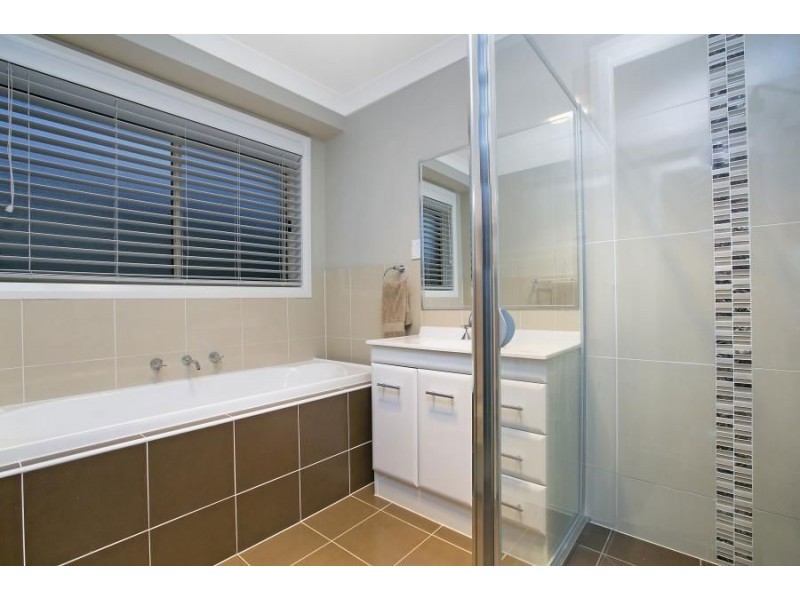 33 Swansona Avenue, Mount Annan NSW 2567