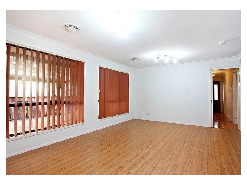 137 Holdsworth Drive, Mount Annan NSW 2567