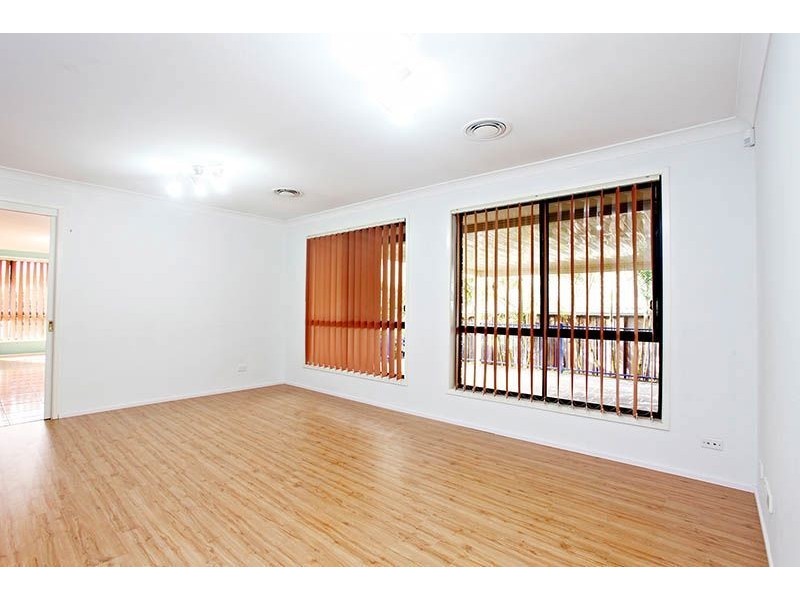 137 Holdsworth Drive, Mount Annan NSW 2567