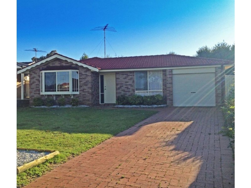 16 Elliot Place, St Helens Park NSW 2560