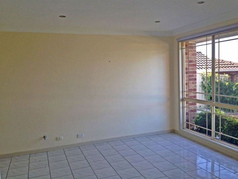 16 Elliot Place, St Helens Park NSW 2560