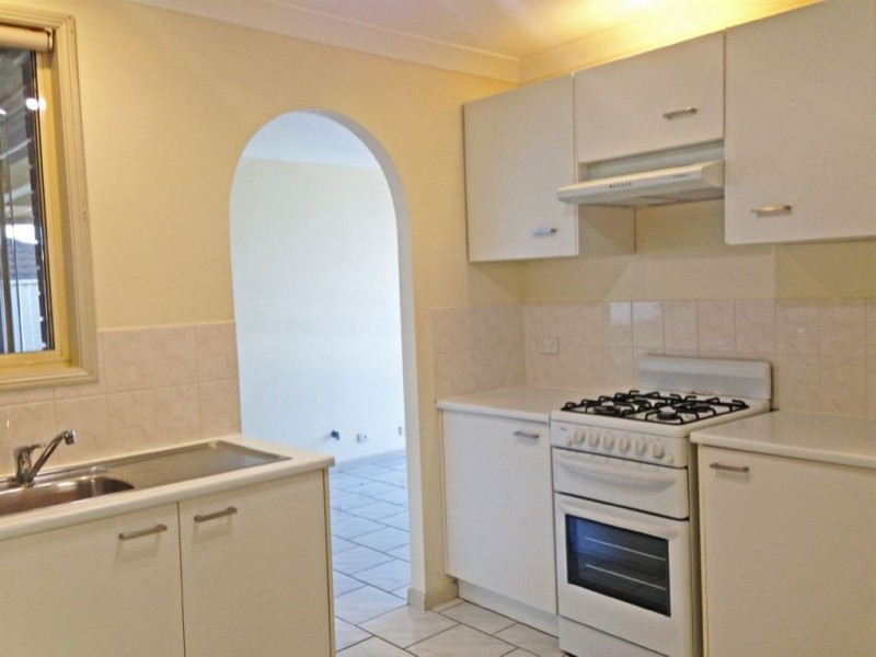 16 Elliot Place, St Helens Park NSW 2560
