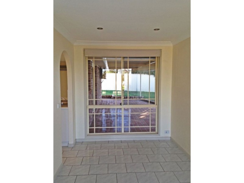 16 Elliot Place, St Helens Park NSW 2560
