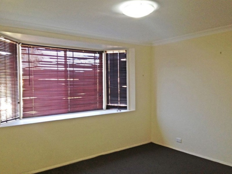 16 Elliot Place, St Helens Park NSW 2560