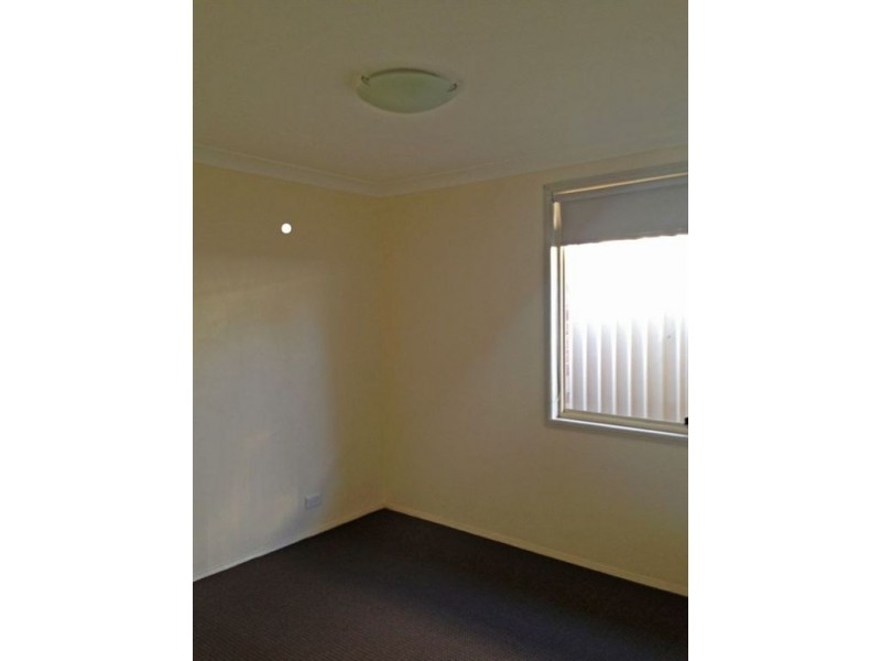 16 Elliot Place, St Helens Park NSW 2560