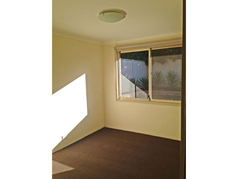 16 Elliot Place, St Helens Park NSW 2560