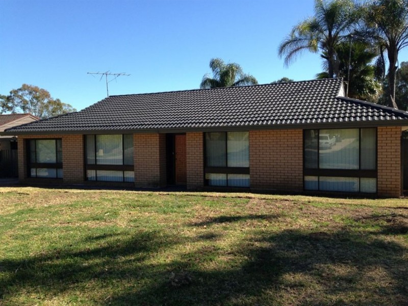 6 Dandenong Crescent, Ruse NSW 2560