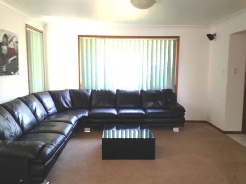 87 Downes Crescent, Currans Hill NSW 2567